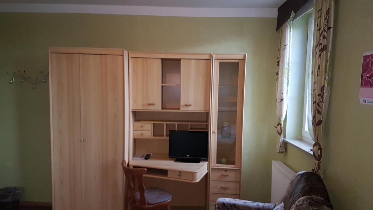 Landgasthof "Zur Linde" Irmelshausen Экстерьер фото
