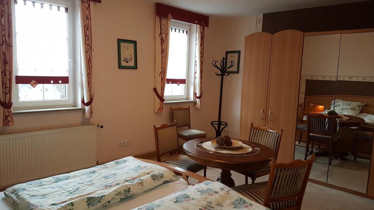 Landgasthof "Zur Linde" Irmelshausen Экстерьер фото